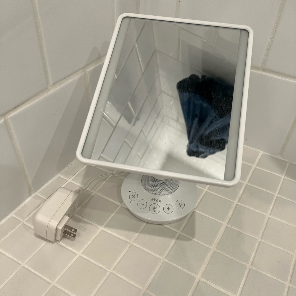 Ihome vanity mirror with speaker